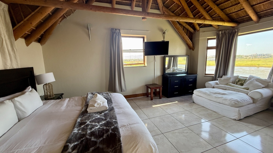 To Let 5 Bedroom Property for Rent in Sunset Beach Western Cape